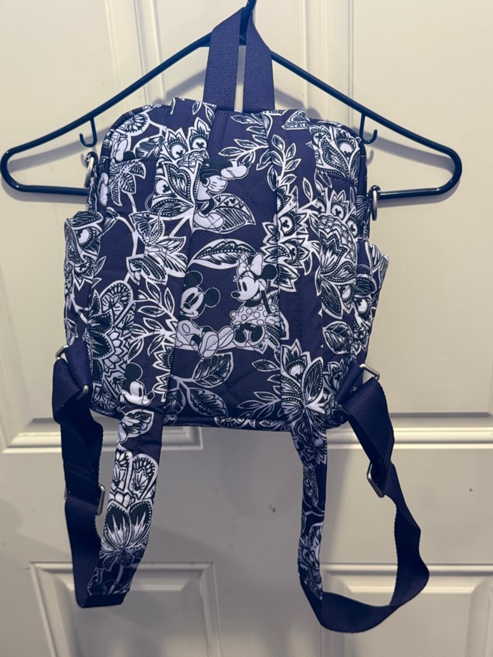 Vera Bradley x Disney Convertible Small Backpack Mickey & Minnie's Flirty Floral - Picture 5 of 8